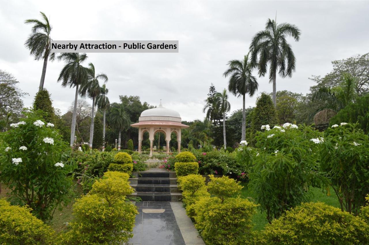 Capital O Hotel Central Park Near Birla Mandir Hyderabad Exterior foto